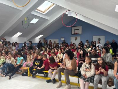 ОУ “Мати Болгария“ се превърна в истинска цветна градина