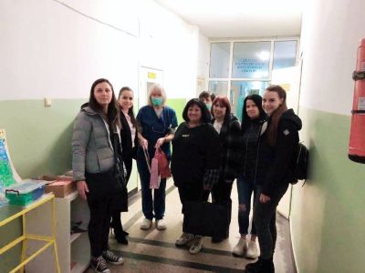 Малчугани от детските градини в Казанлък зарадваха малките пациенти в болницата / Новини от Казанлък