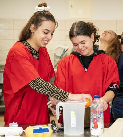 Тийн китчън „Споделен Великден“ се проведе в ПГЛПТ