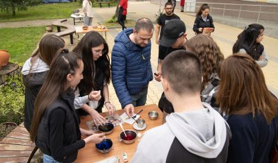 Тийн китчън „Споделен Великден“ се проведе в ПГЛПТ
