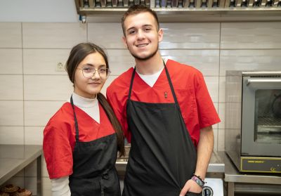 Тийн китчън „Споделен Великден“ се проведе в ПГЛПТ