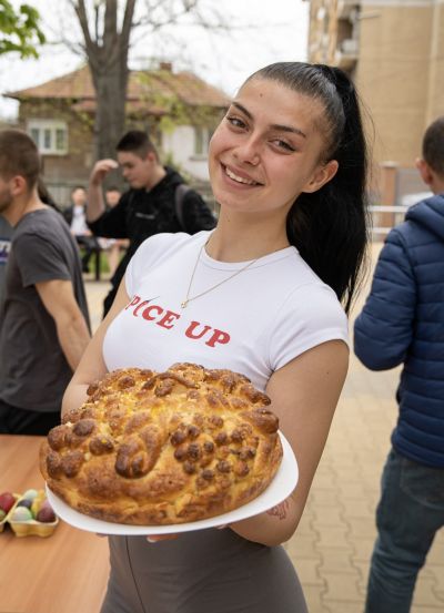 Тийн китчън „Споделен Великден“ се проведе в ПГЛПТ