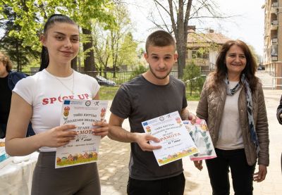 Тийн китчън „Споделен Великден“ се проведе в ПГЛПТ
