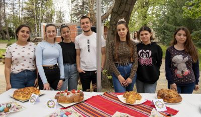 Тийн китчън „Споделен Великден“ се проведе в ПГЛПТ