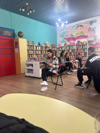 „Вълшебни пътешествия с книга в ръка“ събраха ученици от ПГЛПТ и ОУ „Мати Болгария“