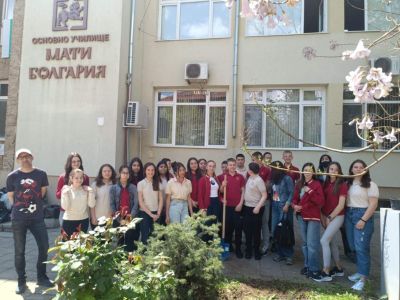 Ученици от ОУ “Мати България“ и доброволци от Центъра за взаимопомощ в Казанлък, беседваха по теми свързани с опазването на природата