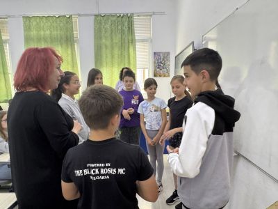 Паисиевци на вълнуваща среща с казанлъшка актриса