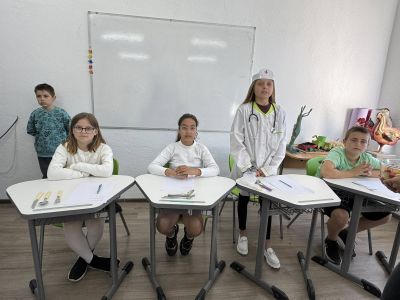 Бинарният урок под мотото “Здраве в чиния” се проведе сред четвъртокласниците от ОУ “Св. Паисий Хилендарски“ 