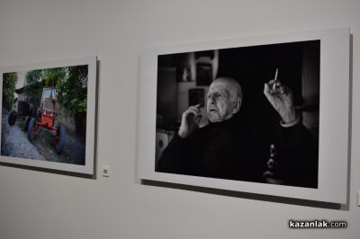 Невена Коканова и любимото ѝ с. Иглика препълниха Галерията в Казанлък