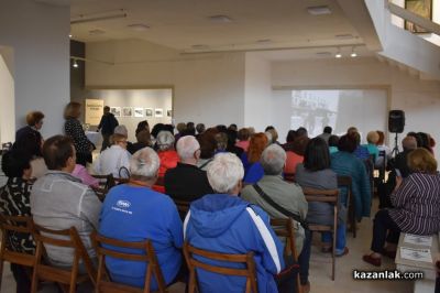Невена Коканова и любимото ѝ с. Иглика препълниха Галерията в Казанлък