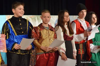 Театралното студио “Светът в детските длани“ при ОУ“ Мати Болгария“ откри III фестивал “Театрални искри“ с постановката “Златното момиче“