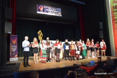 Театралното студио “Светът в детските длани“ при ОУ“ Мати Болгария“ откри III фестивал “Театрални искри“ с постановката “Златното момиче“