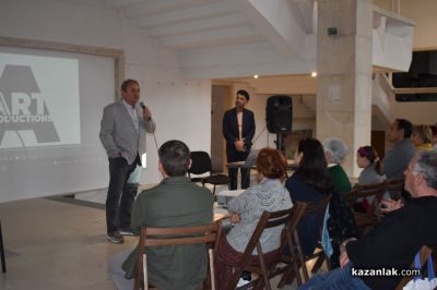 Невена Коканова и любимото ѝ с. Иглика препълниха Галерията в Казанлък