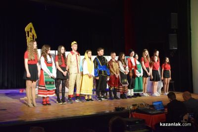 Театралното студио “Светът в детските длани“ при ОУ“ Мати Болгария“ откри III фестивал “Театрални искри“ с постановката “Златното момиче“