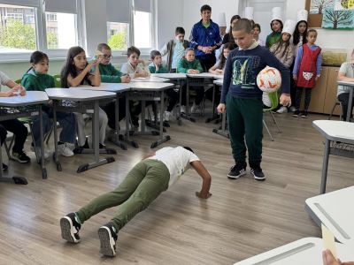 Бинарният урок под мотото “Здраве в чиния” се проведе сред четвъртокласниците от ОУ “Св. Паисий Хилендарски“ 