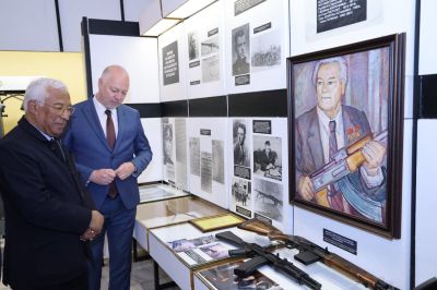 Министър-председателят Росен Желязков и председателят на Европейския съвет Антонио Коща посетиха военния завод „Арсенал“ в Казанлък 