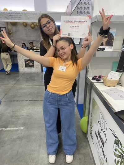 Учебна фирма от ПГЛПТ с участие в ТФ ФЕСТ 2025  „Млад предприемач“ 