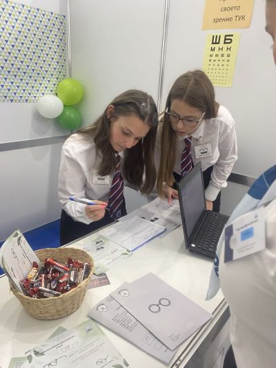 Учебна фирма от ПГЛПТ с участие в ТФ ФЕСТ 2025  „Млад предприемач“ 