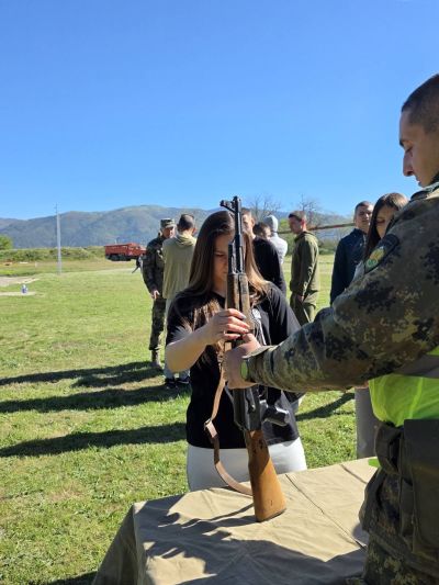 На УЦ „Тюлбе“ в Казанлък се състоя заключителният етап от подготовката на учениците от клуб „Приятели на армията“