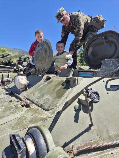 Показ на въоръжение, бойна техника и войсково оборудване днес в казанлъшкия гарнизон