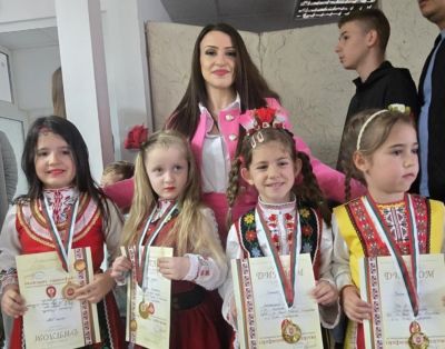 Талантите от Вокална група “Пеещи звънчета“ с престижни награди от фолклорен конкурс „Орфеево изворче” / Новини от Казанлък