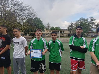 Момчетата от 12 клас с триумф във футболния турнир „60 години ПГЛПТ“