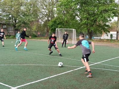 Момчетата от 12 клас с триумф във футболния турнир „60 години ПГЛПТ“