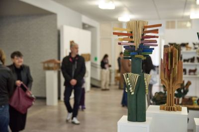 До 15 юни може да разгледате изложбата с творби на майсторите-дърворезбари Иван Бубев и Лалю Бубев “Диалози с дървото“ в Павел баня