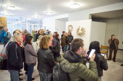 До 15 юни може да разгледате изложбата с творби на майсторите-дърворезбари Иван Бубев и Лалю Бубев “Диалози с дървото“ в Павел баня