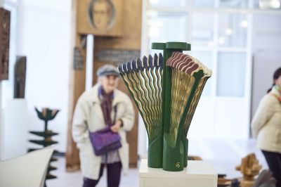 До 15 юни може да разгледате изложбата с творби на майсторите-дърворезбари Иван Бубев и Лалю Бубев “Диалози с дървото“ в Павел баня