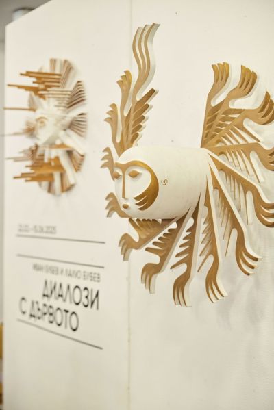 До 15 юни може да разгледате изложбата с творби на майсторите-дърворезбари Иван Бубев и Лалю Бубев “Диалози с дървото“ в Павел баня