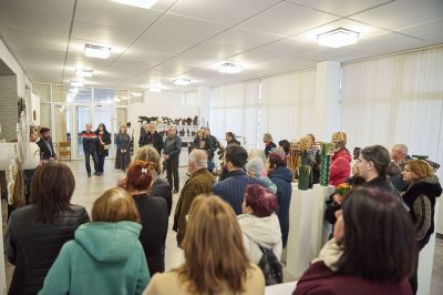 До 15 юни може да разгледате изложбата с творби на майсторите-дърворезбари Иван Бубев и Лалю Бубев “Диалози с дървото“ в Павел баня