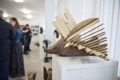 До 15 юни може да разгледате изложбата с творби на майсторите-дърворезбари Иван Бубев и Лалю Бубев “Диалози с дървото“ в Павел баня