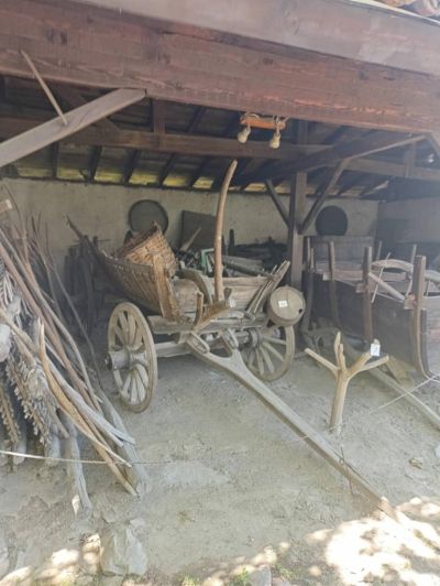 Десетокласници от ПХГ „Св. Св. Кирил и Методий“ посетиха комплекс „Кулата“ където се докоснаха до начина на живот на българите от XIX век