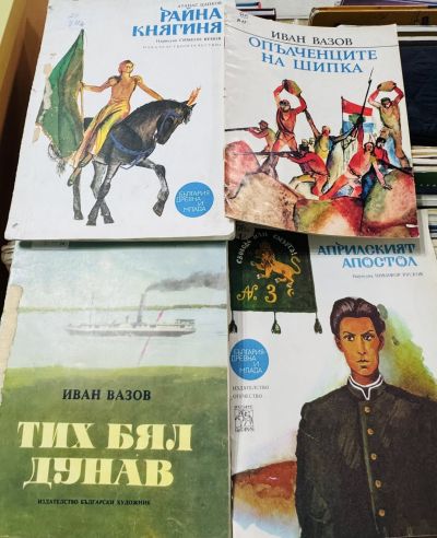 Библиотеката се превърна в класна стая за петокласниците от ППМГ „Никола Обрешков“ с урок за Априлското въстание