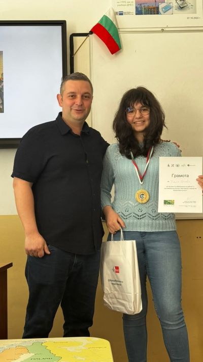 Географският отбор на казанлъшката Математическа гимназия с блестящо представяне на X-тия Географски фестивал във Варна