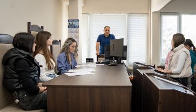 Ученици от ПГЛПТ пресъздадоха съдебен процес в казанлъшкия съд