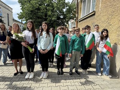 ОУ “Св. Паисий Хилендарски“ отдаде почит на героя Стефан Почеков