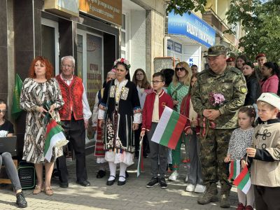 ОУ “Св. Паисий Хилендарски“ отдаде почит на героя Стефан Почеков