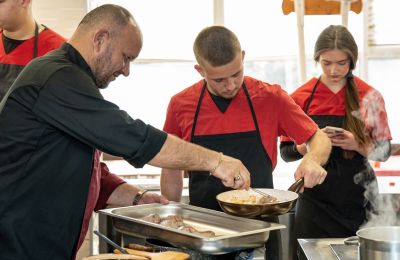 Кулинарен мастърклас на шеф Петко Петков в ПГЛПТ