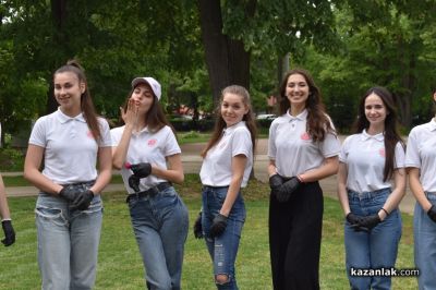 33 нови рози засадиха в парк “Розаруим“ претендентките за царската корона