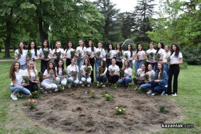 33 нови рози засадиха в парк “Розаруим“ претендентките за царската корона