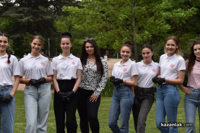 33 нови рози засадиха в парк “Розаруим“ претендентките за царската корона