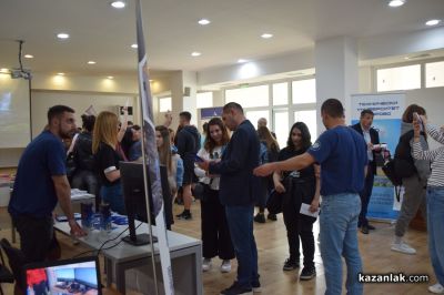 Водещи университети от цяла България участваха в Деня на висшето образование в Казанлък