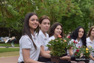 33 нови рози засадиха в парк “Розаруим“ претендентките за царската корона