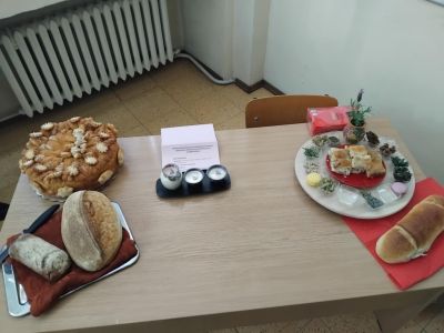 Трио единадесетокласнички от ПГЛПТ с иновативна разработка участваха в конкурса „Млади изследователи 2025“ на УХТ, Пловдив