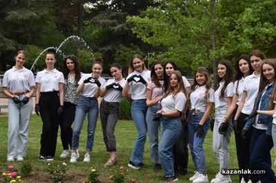 33 нови рози засадиха в парк “Розаруим“ претендентките за царската корона