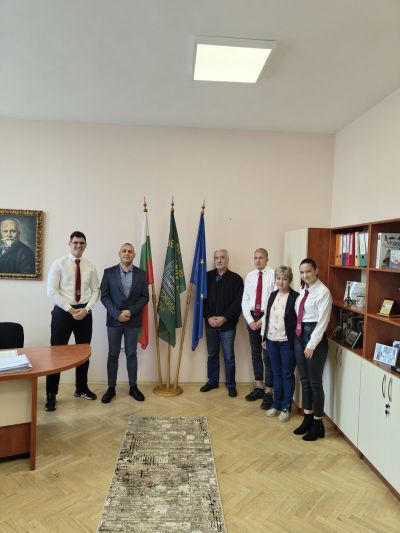 За един ден управлението в ПГ „Иван Хаджиенов“ се пое от учениците 