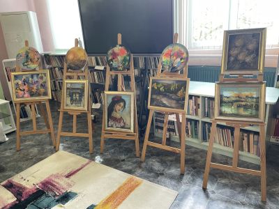 Поетесата Ваня Велева представи новата си стихосбирката „Сълза от восък“ пред казанлъшката публика