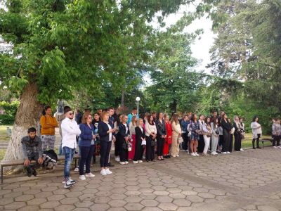 Тържествен ден за Хуманитарната гимназия в Казанлък: Патронен празник и изпращане на Випуск 2025